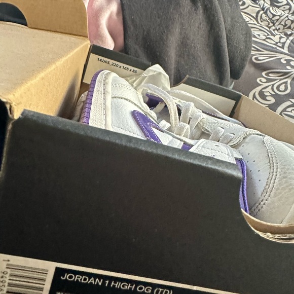 Retro Jordan 1 - Picture 2 of 2